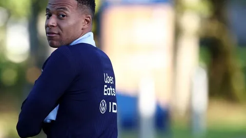 2月已现英超悬念分野，争冠与降级差距拉大，赛季末决战四强将如何？